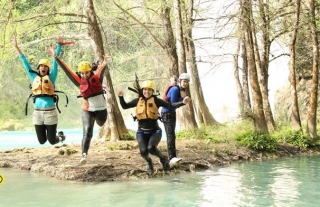 saltando con emocion